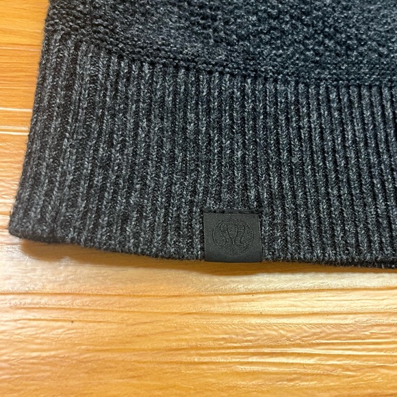 Lululemon sweater like new - Picture 2 of 4